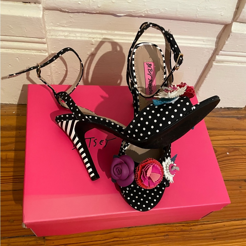 ***Price Drop***Betsey Johnson NIB Fleur Ankle Strap Sandals